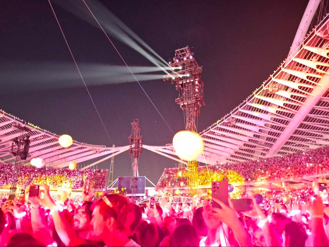 Coldplay: Πλήθος κόσμου στη συναυλία, κατάμεστο το ΟΑΚΑ (φωτογραφίες)-6