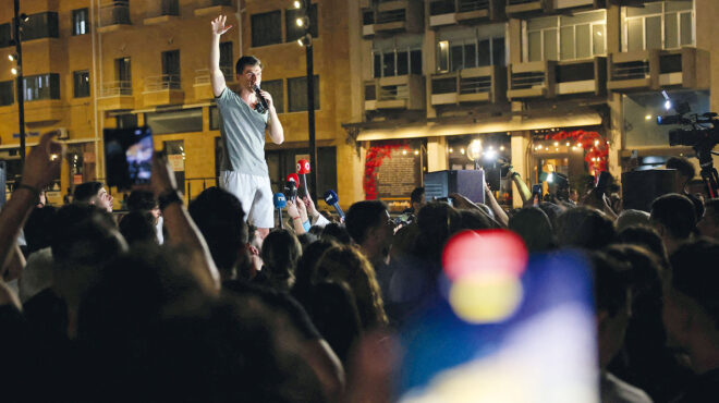 ο-στέφανος-είναι-γέρος-αλλά-σοφός-563081809