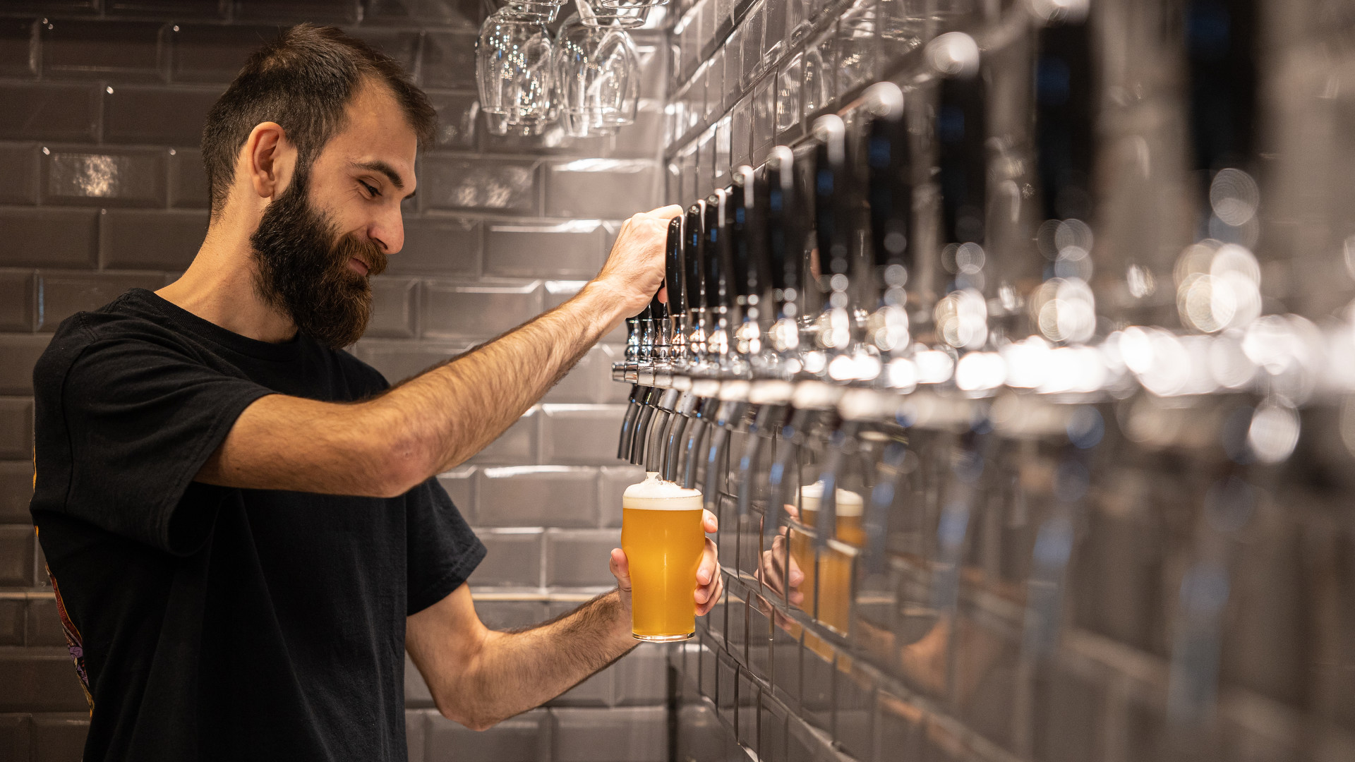 Τα taprooms της Αθήνας: κάθε γειτονιά έχει το στέκι της για καλή μπίρα-4