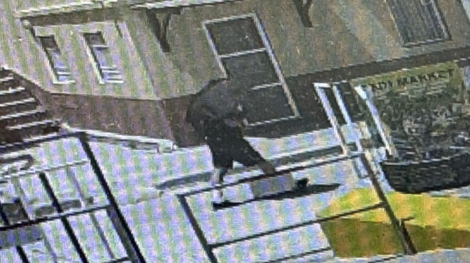 νέο-βίντεο-δείχνει-τον-μάικλ-μόσλεϊ-να-563068804