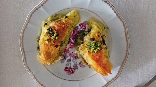 μπακλαβάς-söbiyet-με-κρέμα-σιμιγδαλιού-563082430