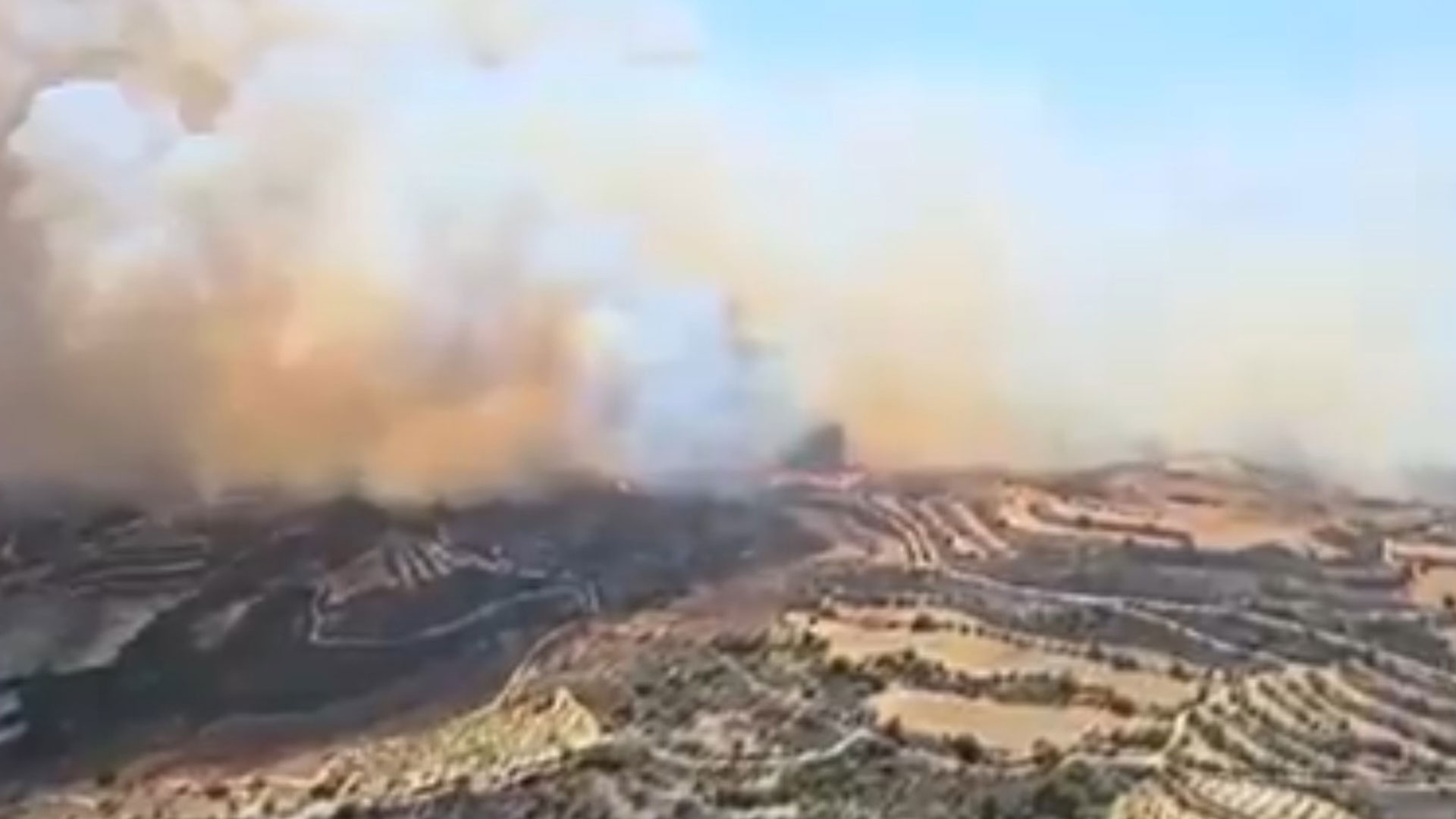 Κύπρος: Μεγάλη φωτιά στην Πάφο – Δύο Canadair έστειλε η Ελλάδα-1