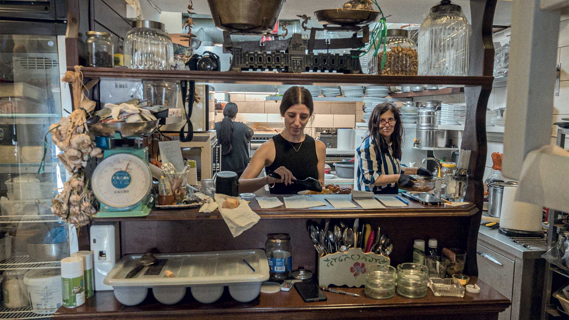 9 νόστιμες στάσεις στις Κυκλάδες για αυθεντικές γεύσεις-3