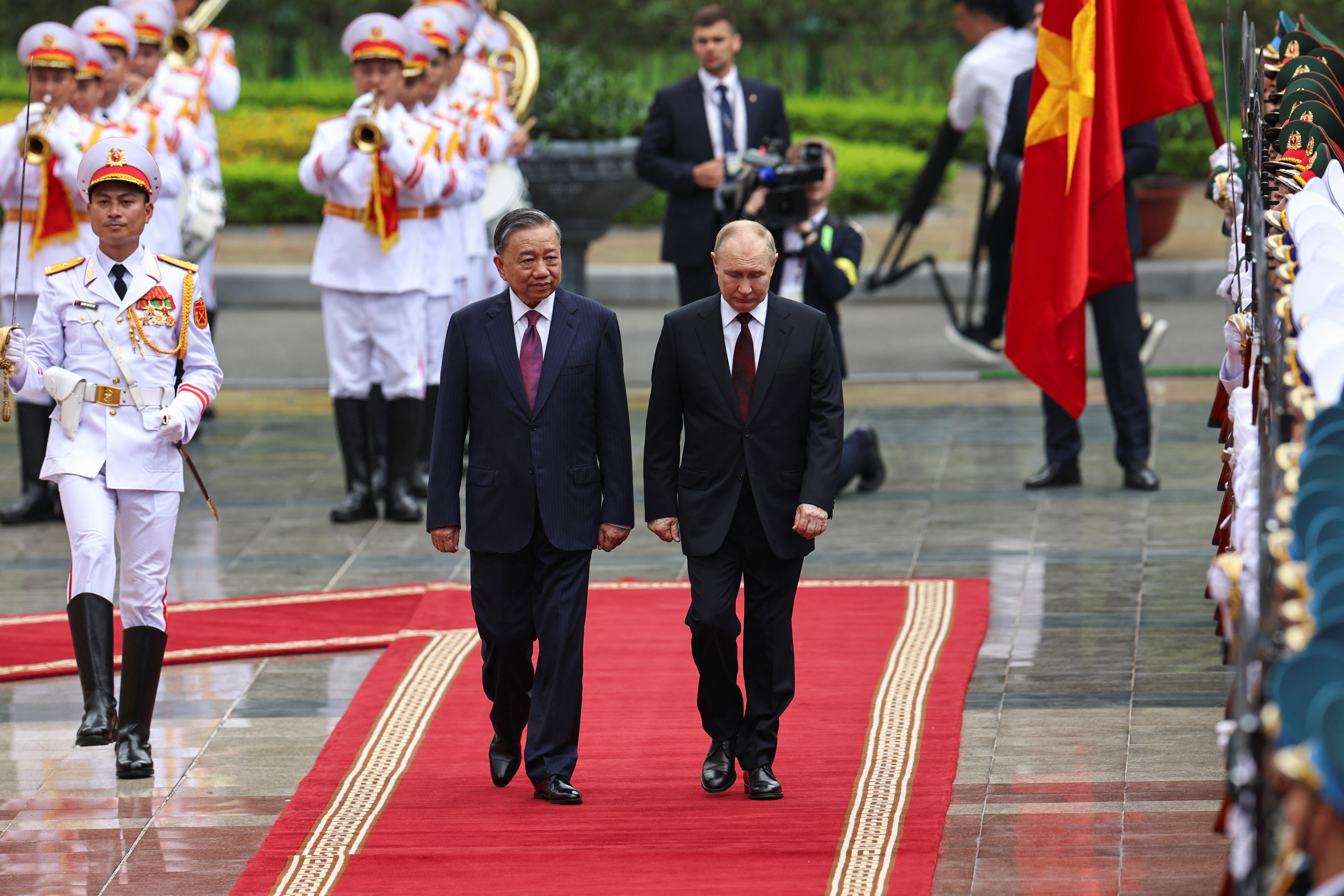 Η επίσκεψη Πούτιν στο Βιετνάμ δοκιμάζει τη «διπλωματία του μπαμπού»-1