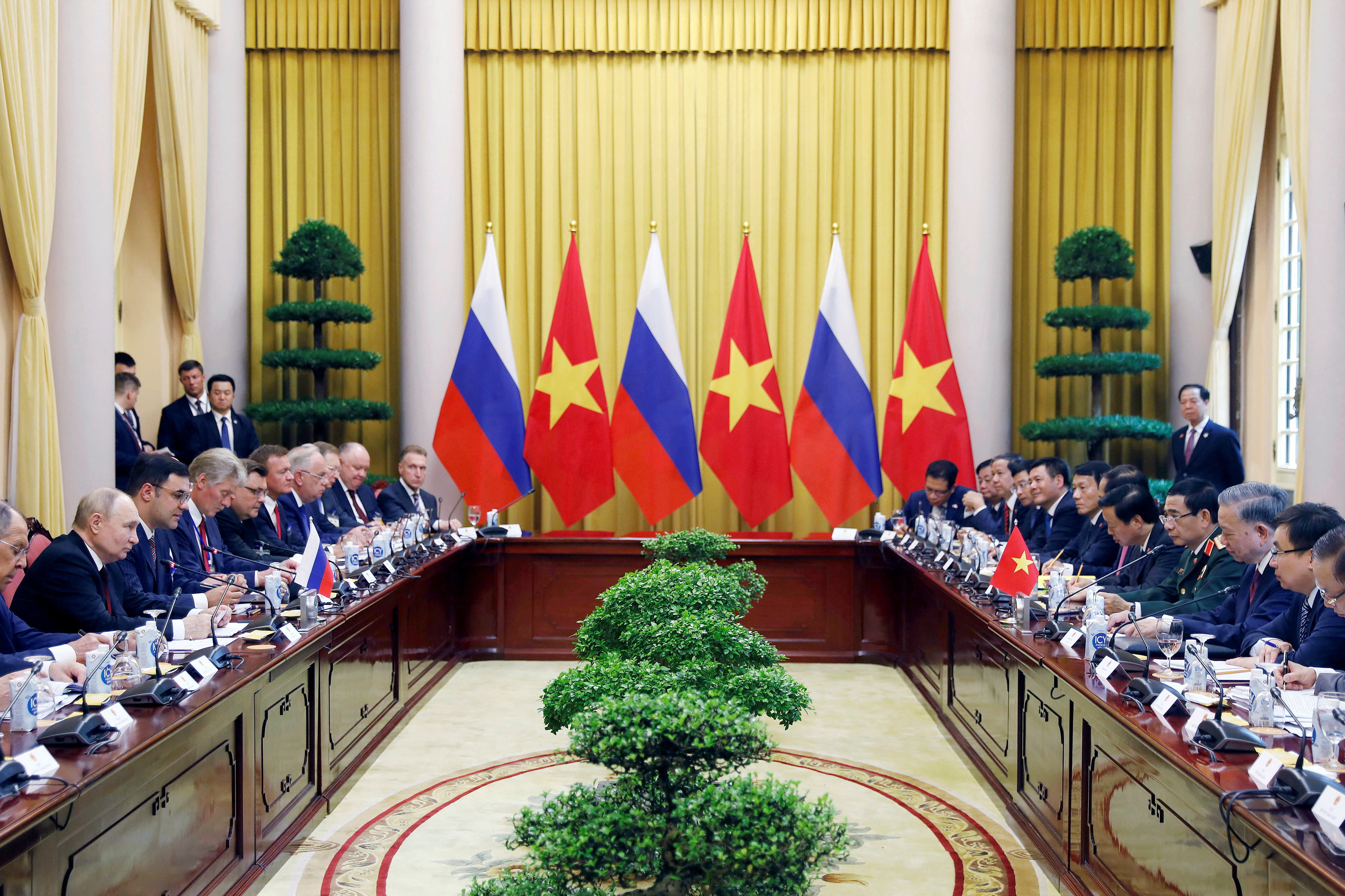 Η επίσκεψη Πούτιν στο Βιετνάμ δοκιμάζει τη «διπλωματία του μπαμπού»-2