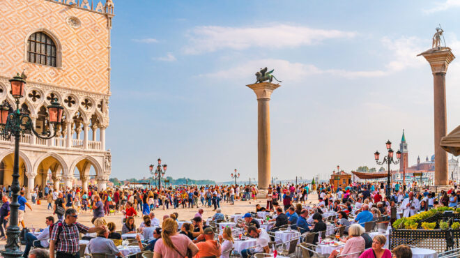 ιταλία-σε-επίπεδα-ρεκόρ-ο-τουρισμός-το-563059492
