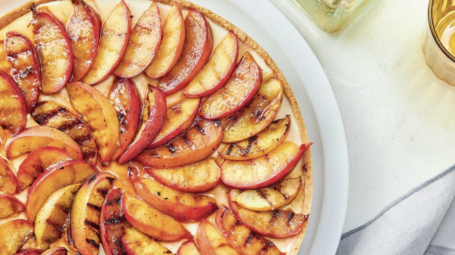 τάρτα-με-ροδάκινα-και-κρέμα-γιαουρτιο-563071606