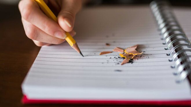 γράψιμο-με-το-χέρι-μία-συνήθεια-με-πολλ-563066257