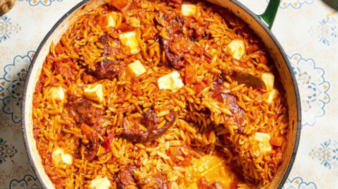 γιουβέτσι-με-μοσχάρι-φρέσκια-ντομάτα-563103217