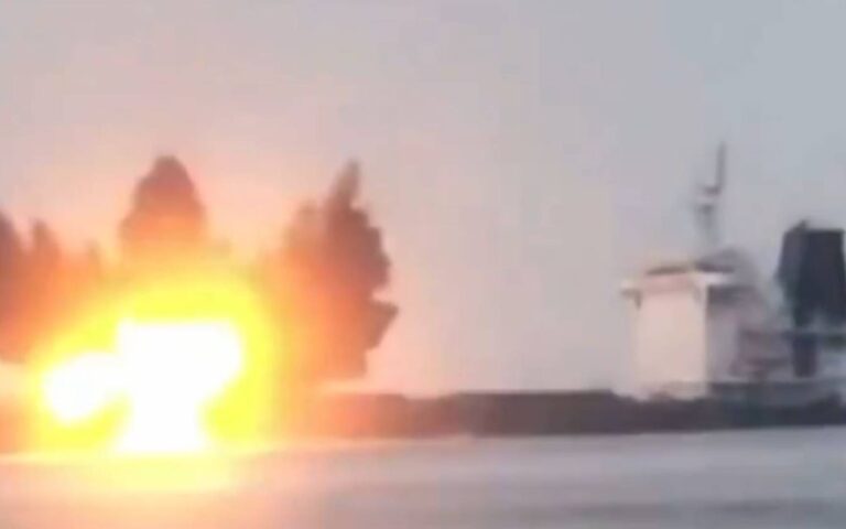 Ερυθρά Θάλασσα: Νέο βίντεο από τη στιγμή της επίθεσης των Χούθι στο «Tutor»