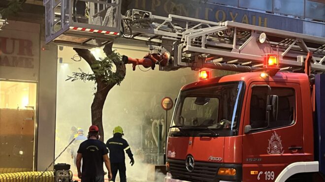 φωτιά-στο-θέατρο-broadway-απεγκλωβίστηκαν-563143018