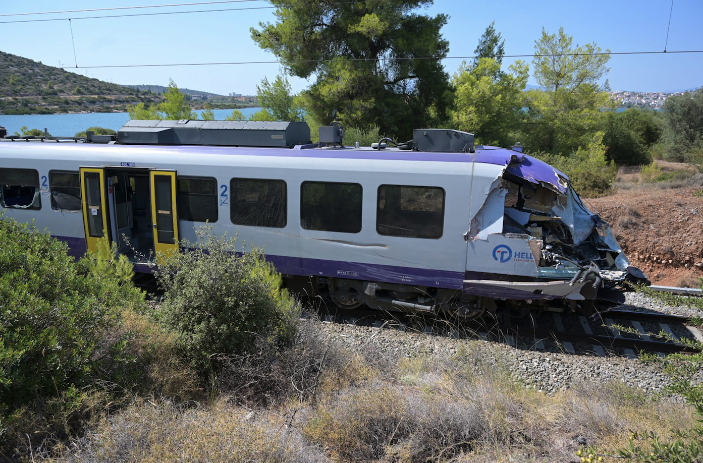Αυλίδα: Πώς έγινε η σύγκρουση τρένου με φορτηγό – Εικόνες από το σημείο-2