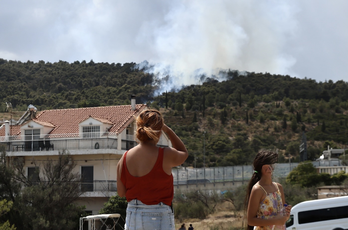 Γλυκά Νερά: 4 προσαγωγές για τη φωτιά – Μαρτυρία για πτώση drone-3