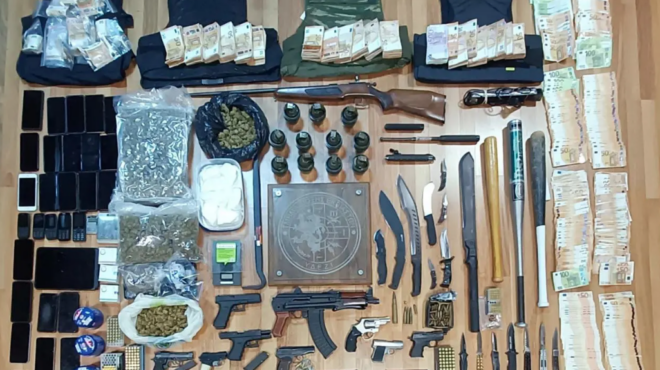 κύκλωμα-εκβιαστών-στη-φυλακή-ο-αρκού-563128822