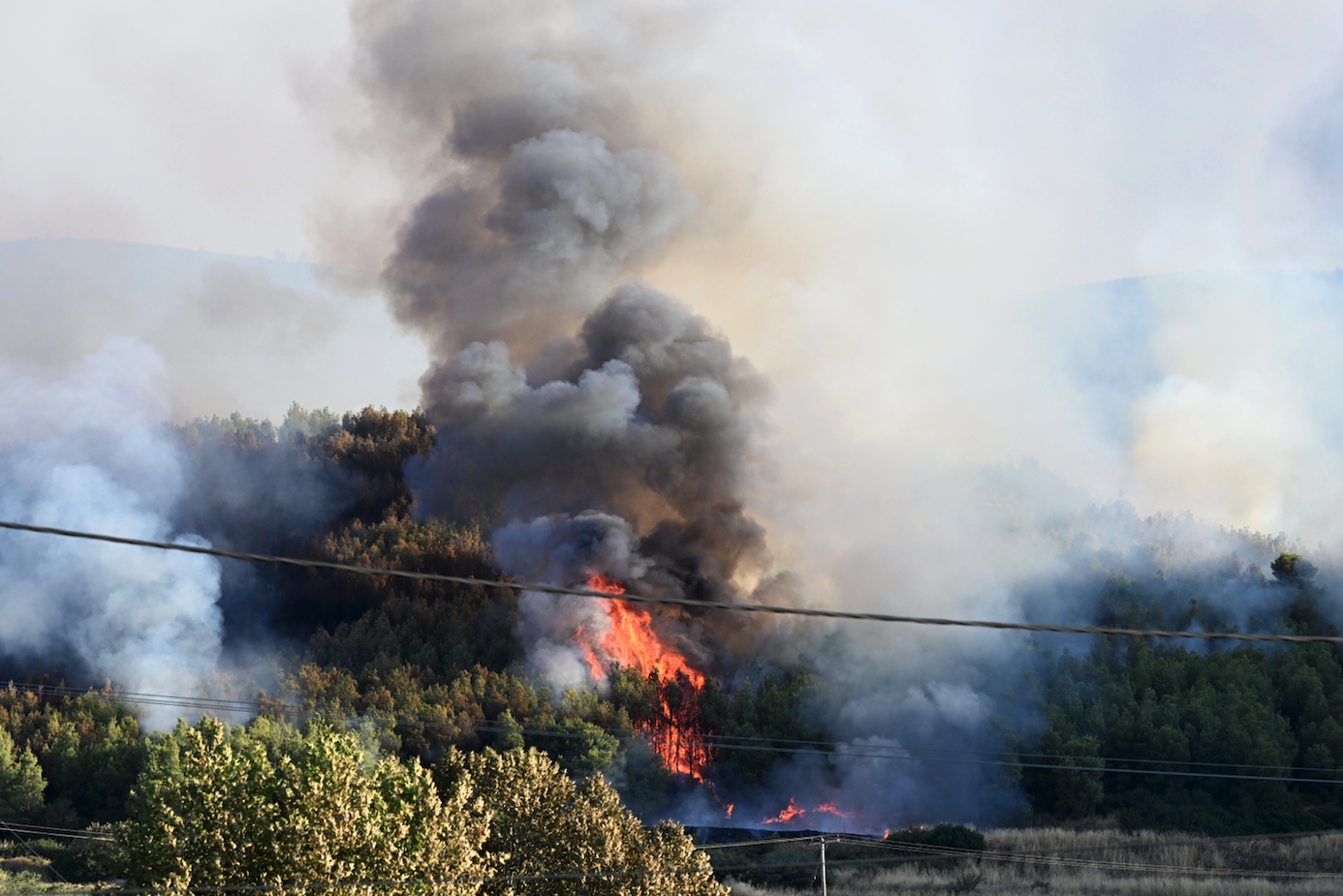 Φωτιά: Δύσκολη νύχτα στην Εύβοια – Μάχη για την προστασία των χωριών-4