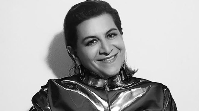 η-ελις-κις-αναλαμβάνει-τη-διεύθυνση-τη-563127262