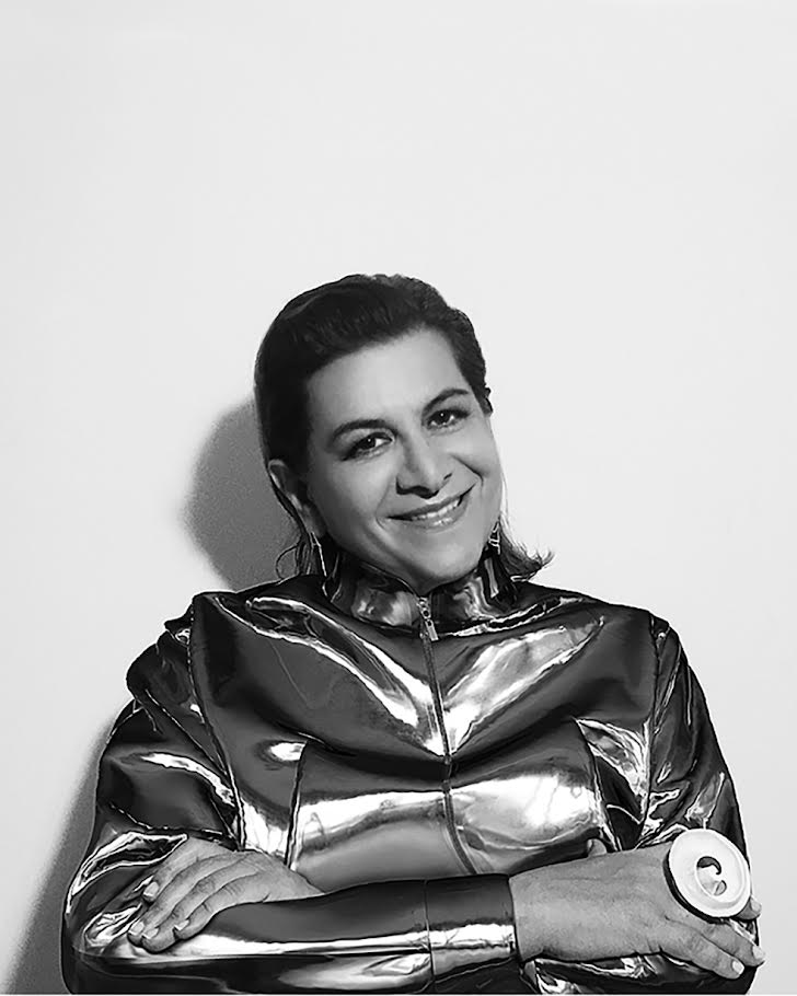 η-ελις-κις-αναλαμβάνει-τη-διεύθυνση-τη-563127262