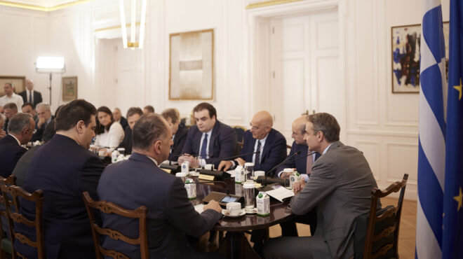 γαλάζιος-ανασχηματισμός-στους-γρα-563150584