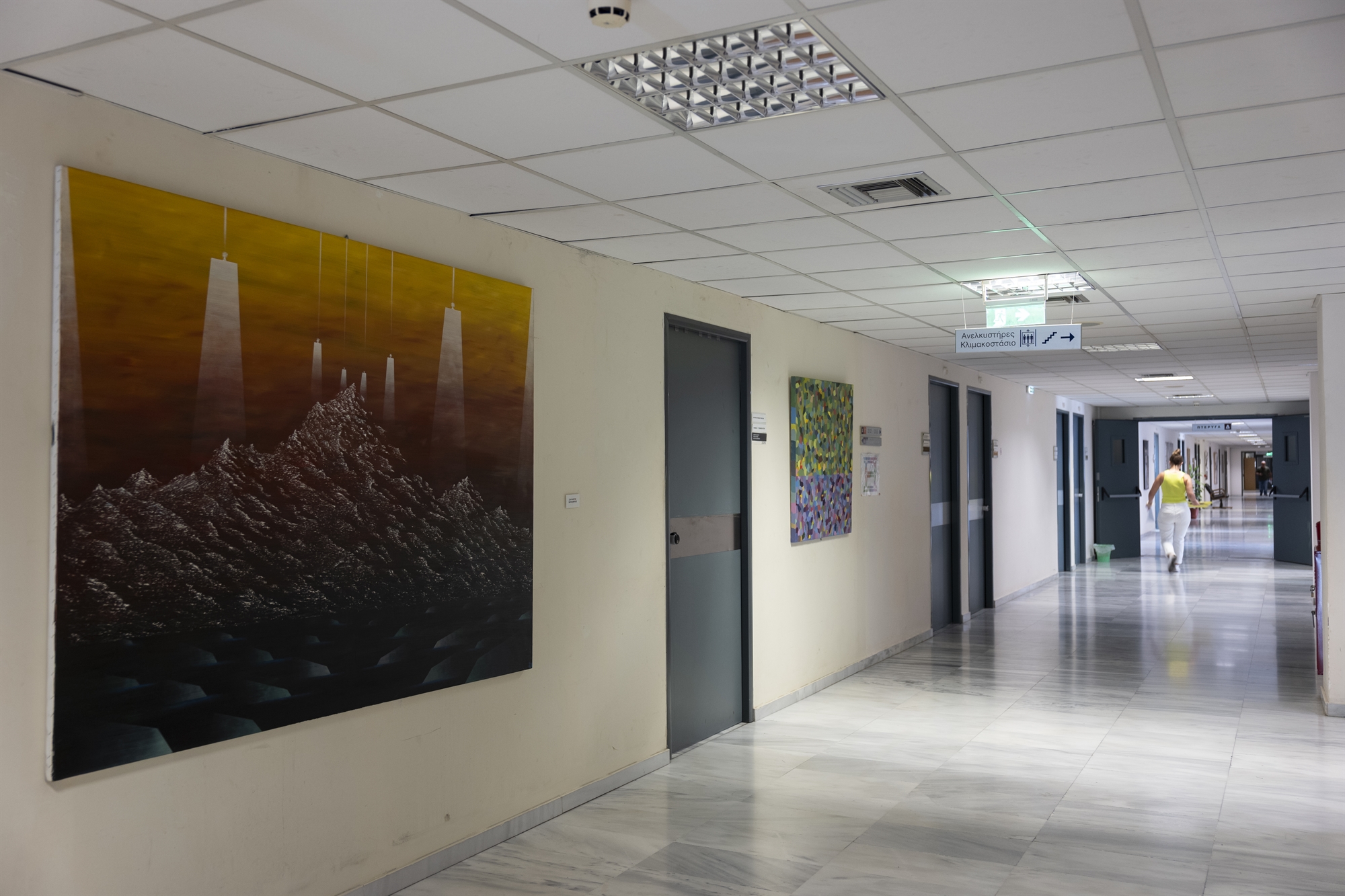 Εργα τέχνης «ξεγκριζάρουν» υπουργεία-1