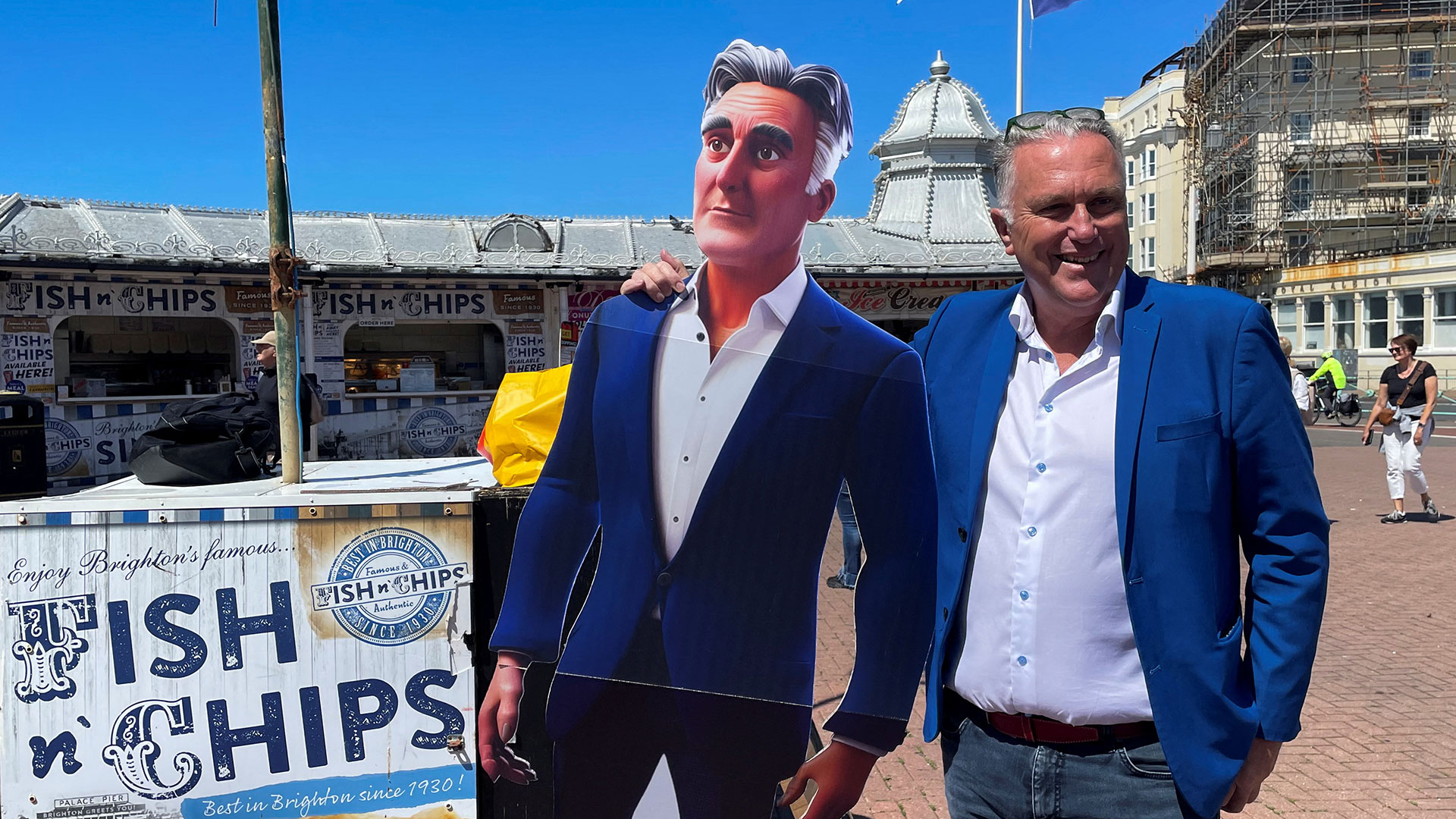 Βρετανία – Εκλογές: Ο «Σκουπιδόφατσας» και το «ιπτάμενο τούβλο» τα βάζουν με Σούνακ και Στάρμερ-1