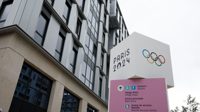 η-δήμαρχος-του-παρισιού-έκανε-βουτιά-σ-563121700