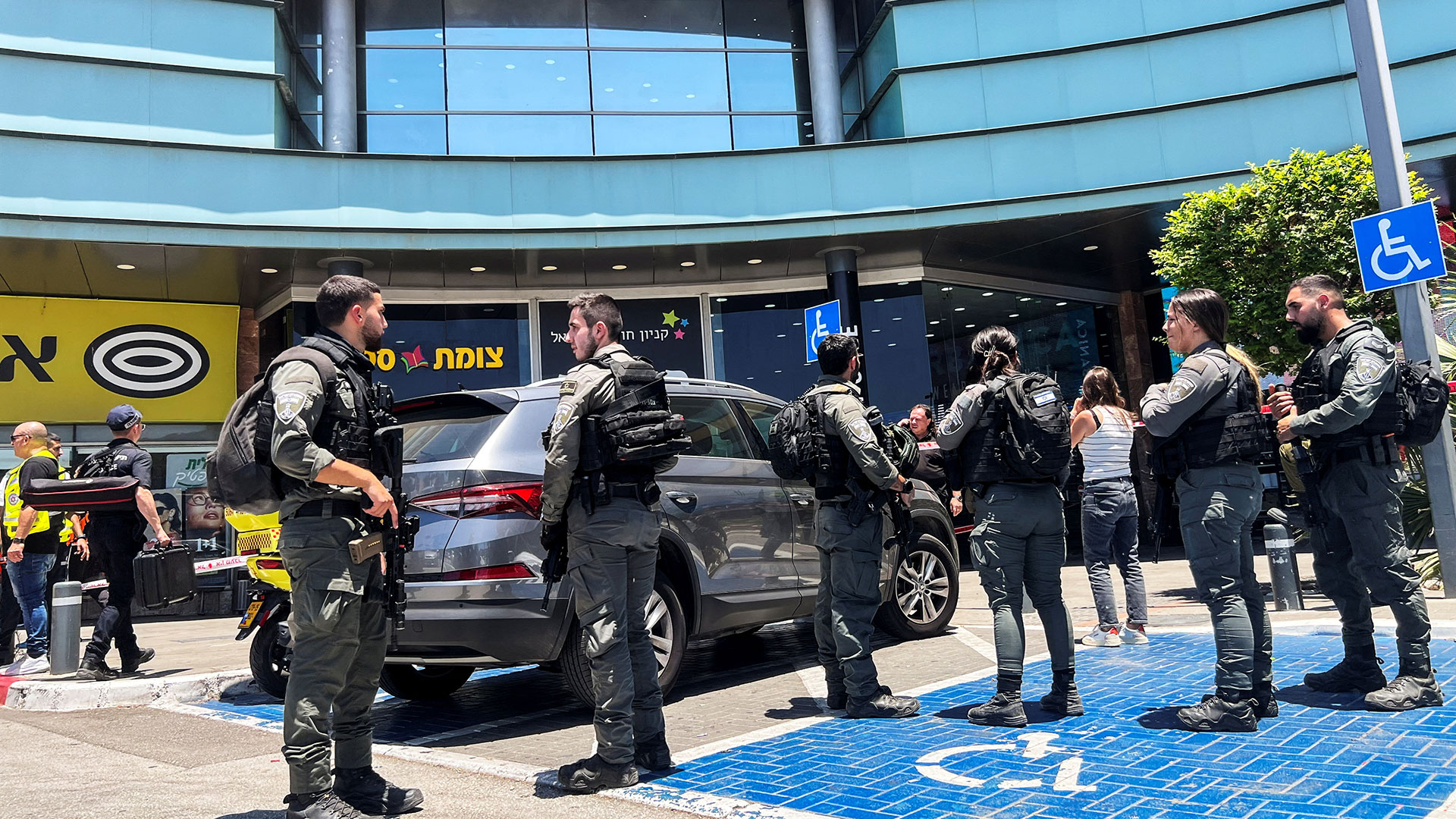 Ισραήλ: Νεκρός ένας από τους τραυματίες μετά την επίθεση με μαχαίρι-1