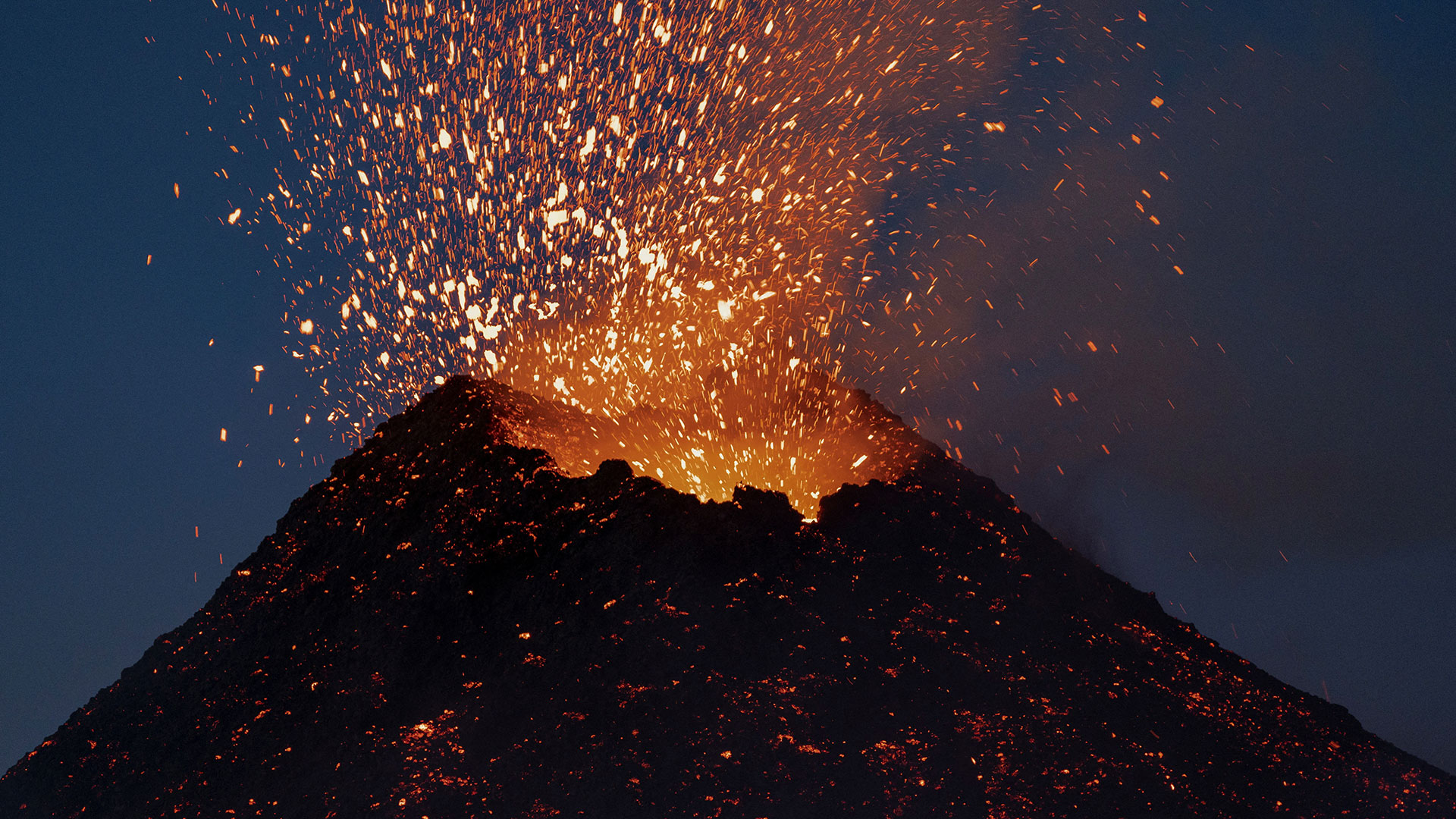 Εντυπωσιακές εικόνες από το «ξύπνημα» της Αίτνας-2
