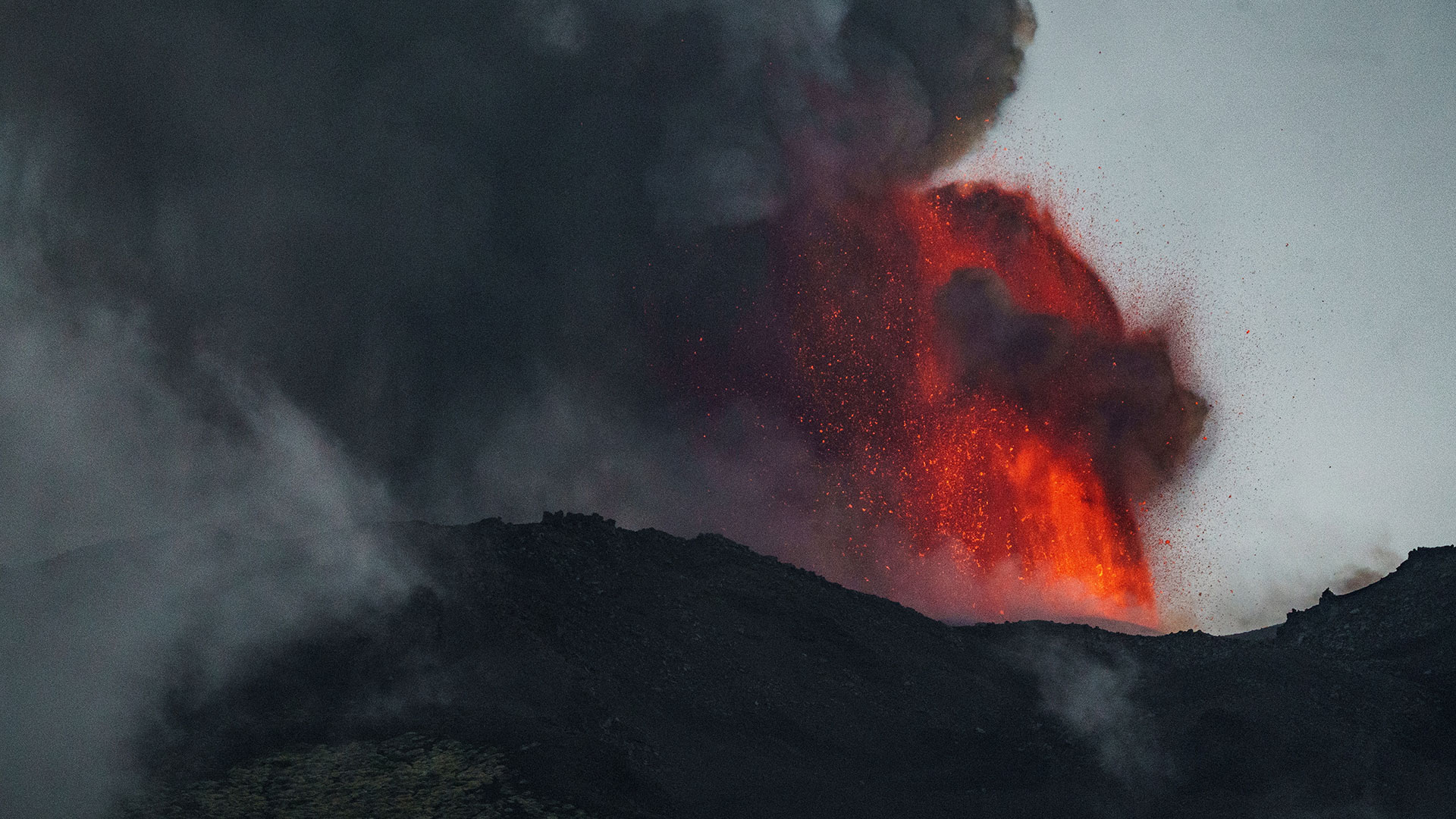 Ιταλία: Συναγερμός για τις εκρήξεις ηφαιστείων σε Αίτνα και Στρόμπολι-5