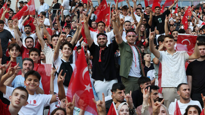 γερμανία-η-αστυνομία-διέλυσε-πορεία-τ-563114608