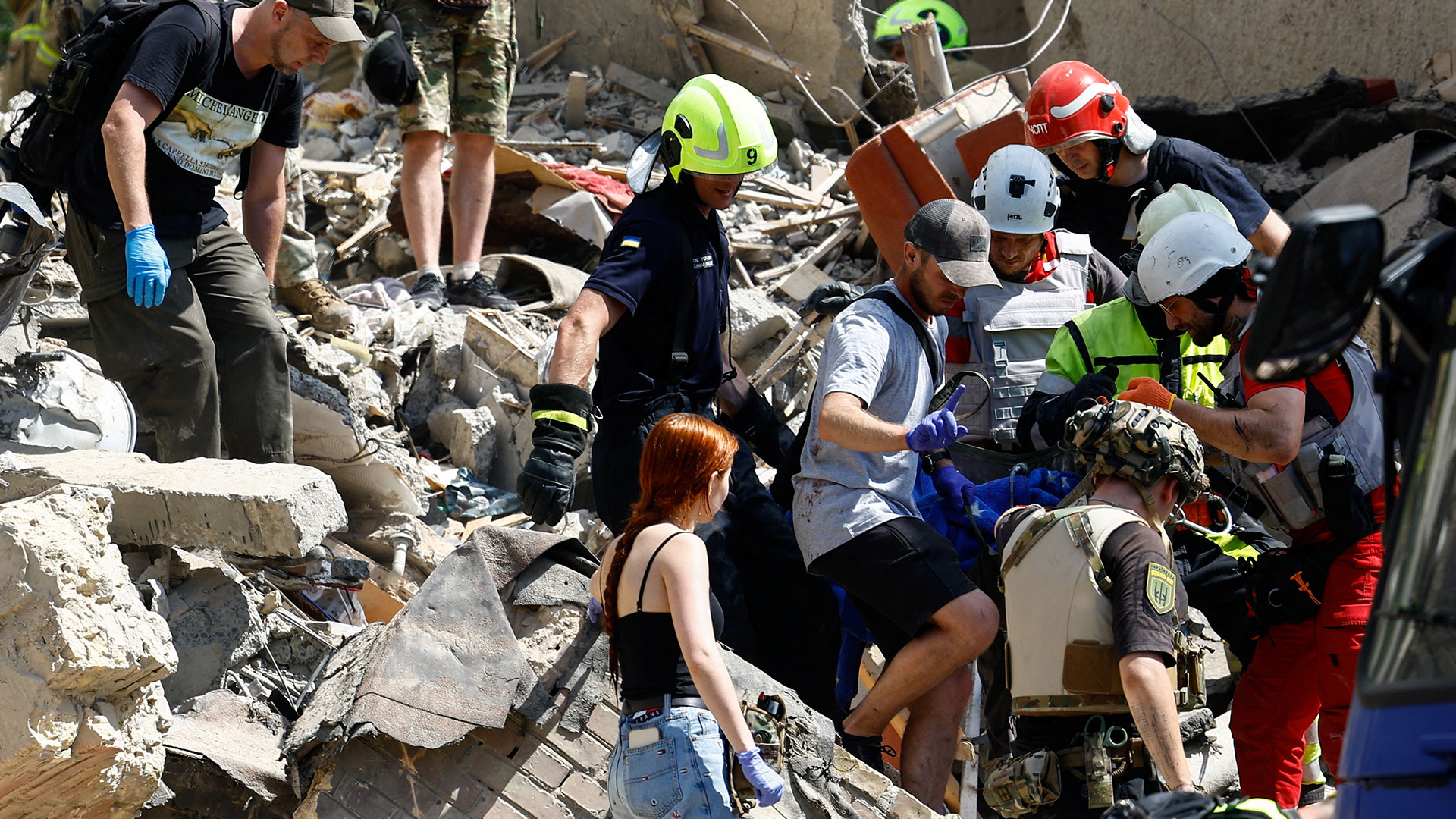 Ουκρανία: «Ενας τεράστιος κρότος και το ταβάνι κατέρρευσε» – Σκηνικό τρόμου στο παιδιατρικό νοσοκομείο του Κιέβου-4