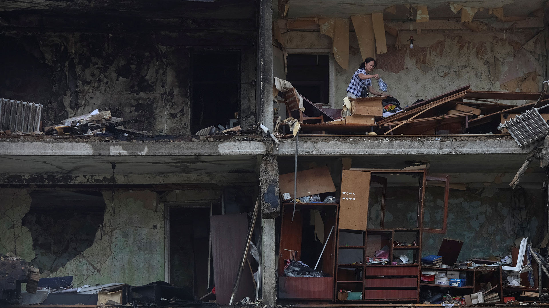 Ουκρανία: «Ενας τεράστιος κρότος και το ταβάνι κατέρρευσε» – Σκηνικό τρόμου στο παιδιατρικό νοσοκομείο του Κιέβου-3
