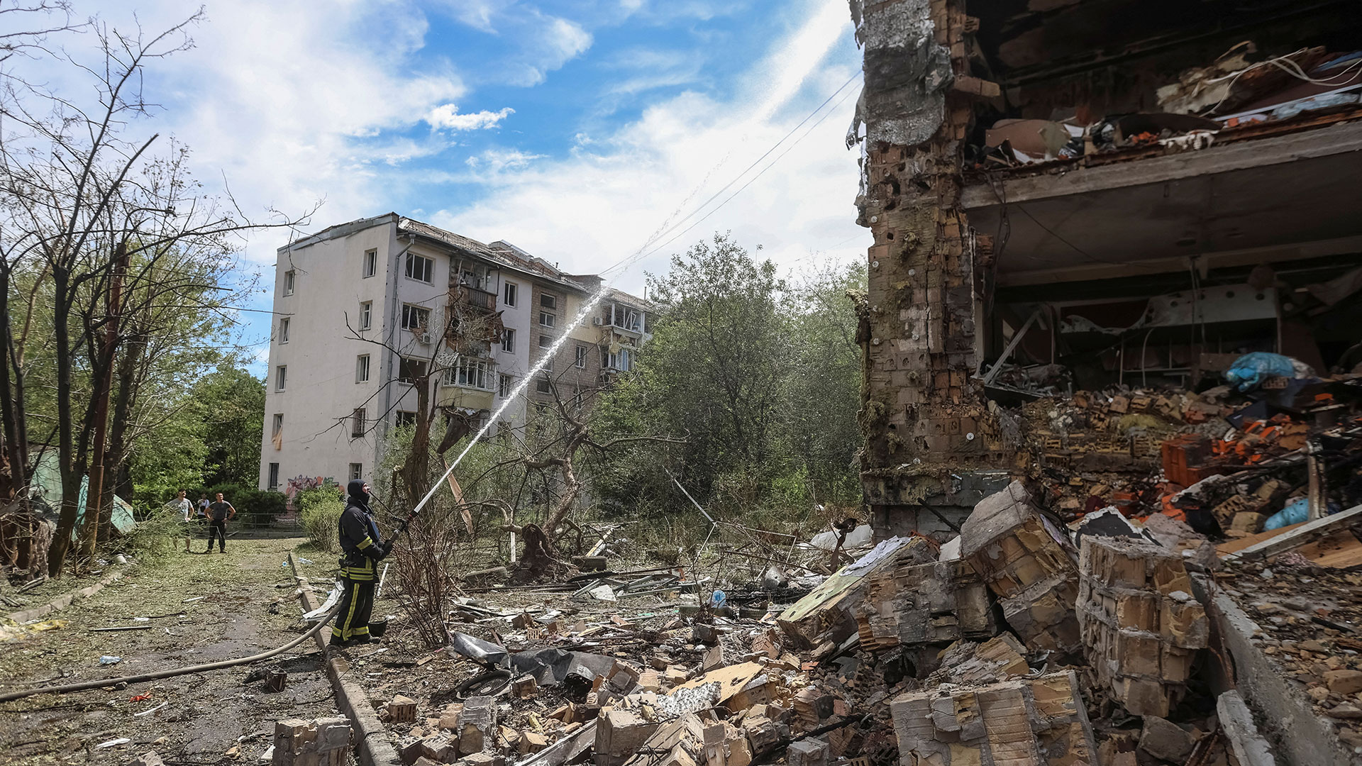 Ουκρανία: «Ενας τεράστιος κρότος και το ταβάνι κατέρρευσε» – Σκηνικό τρόμου στο παιδιατρικό νοσοκομείο του Κιέβου-2