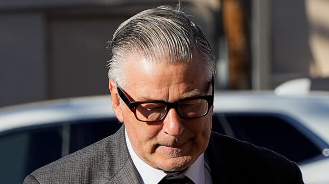 αλεκ-μπάλντουιν-στο-δικαστήριο-για-το-563117845