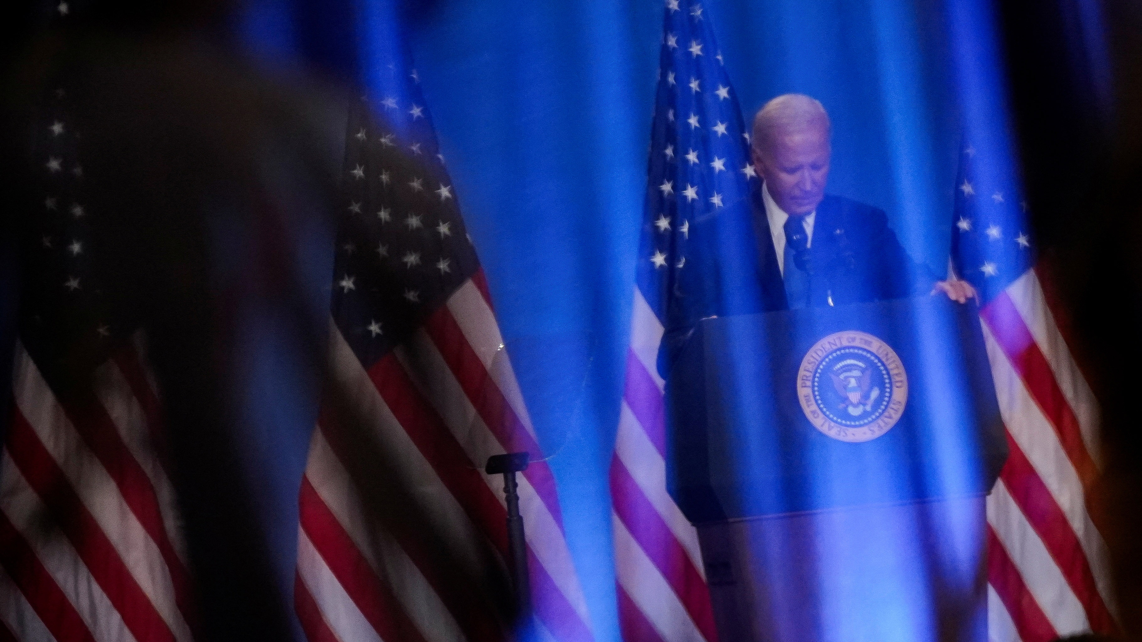 Ο Μπάιντεν επιμένει, η «καταιγίδα» δεν πέρασε-1