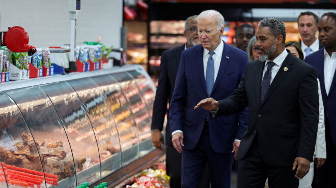 ηπα-κι-άλλος-βουλευτής-καλεί-τον-μπάιν-563131081