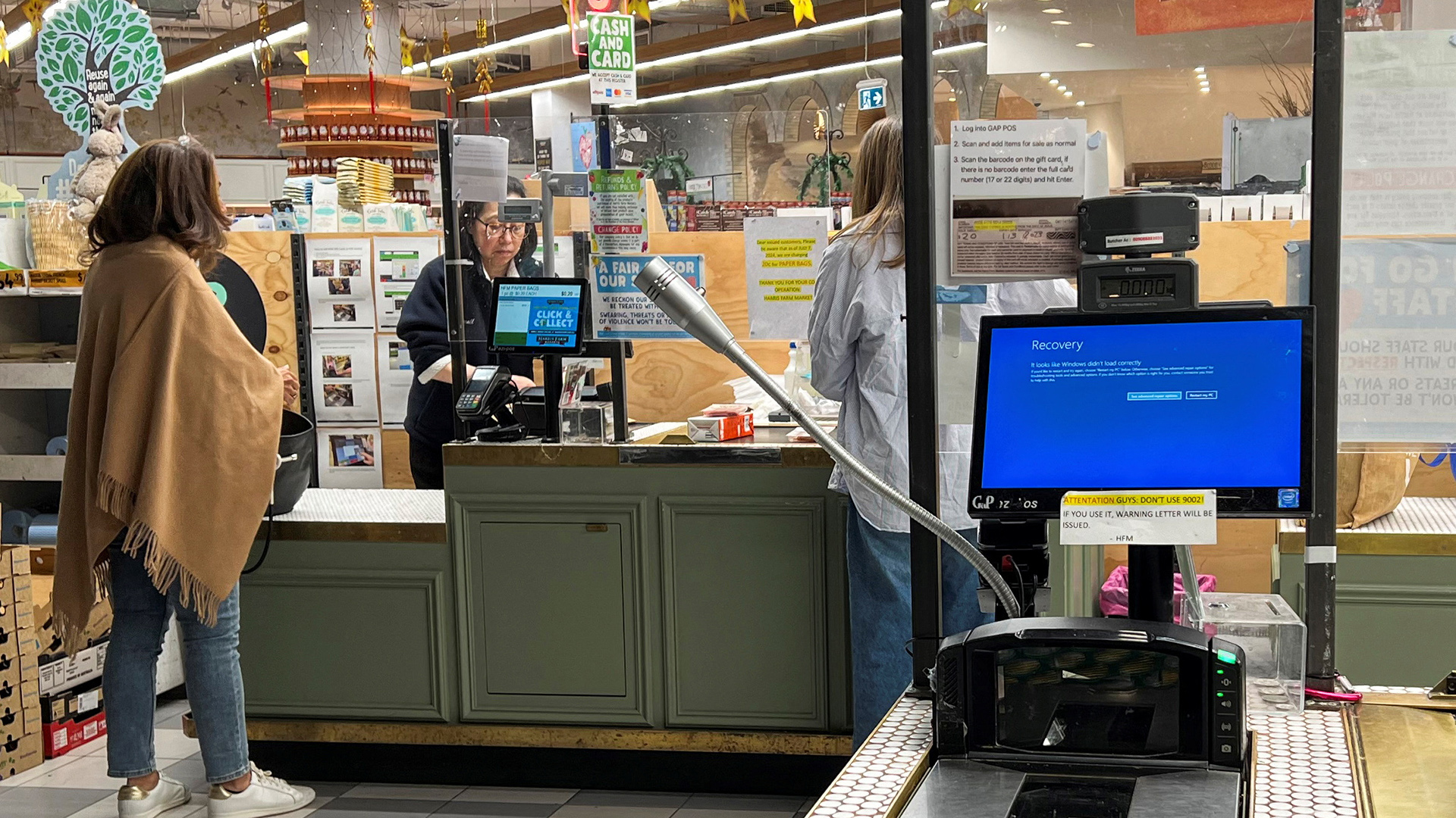 «Eπεσαν» τα συστήματα τραπεζών, αεροπορικών εταιρειών και ΜΜΕ λόγω προβλήματος στα Windows-3