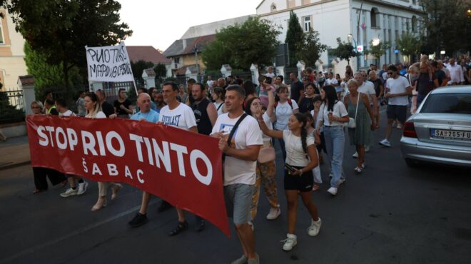 σερβία-χιλιάδες-στους-δρόμους-ενάντι-563150587