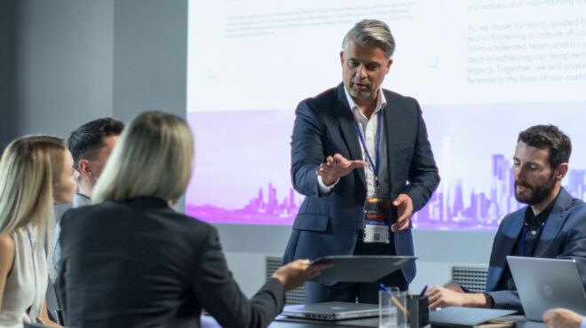 μικρή-μείωση-αποδοχών-για-τους-ceo-ελλην-563114047