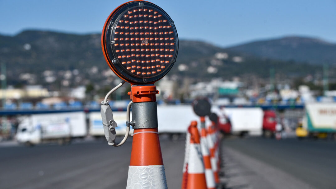 ενας-μισοτελειωμένος-κοκ-563117236