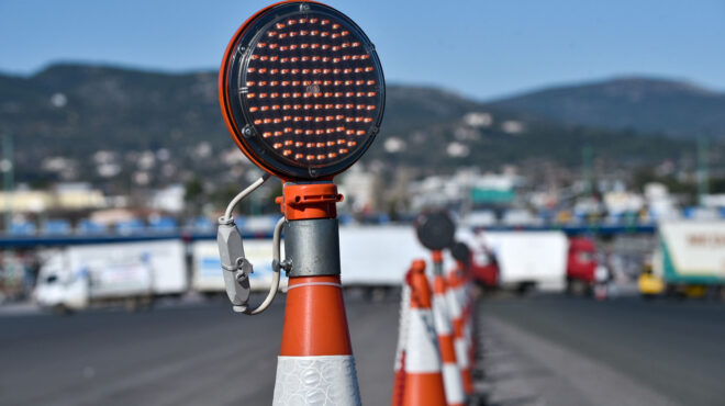 ενας-μισοτελειωμένος-κοκ-563117236