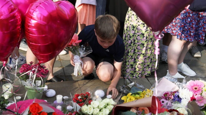 θρήνος-στο-ηνωμένο-βασίλειο-για-τα-τρί-563152393