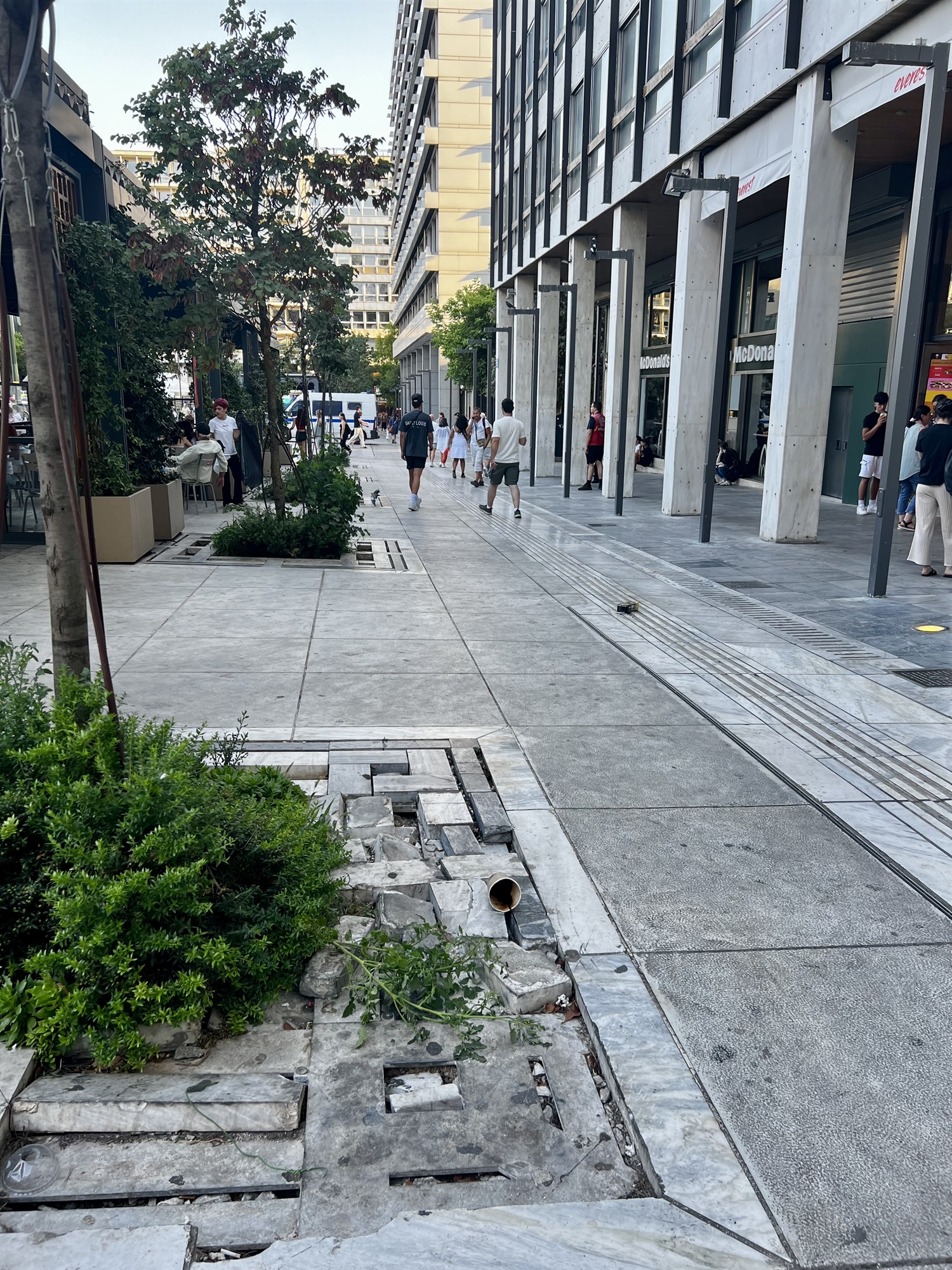 Οι καύσωνες και το τουριστικό θαύμα της Αθήνας-4