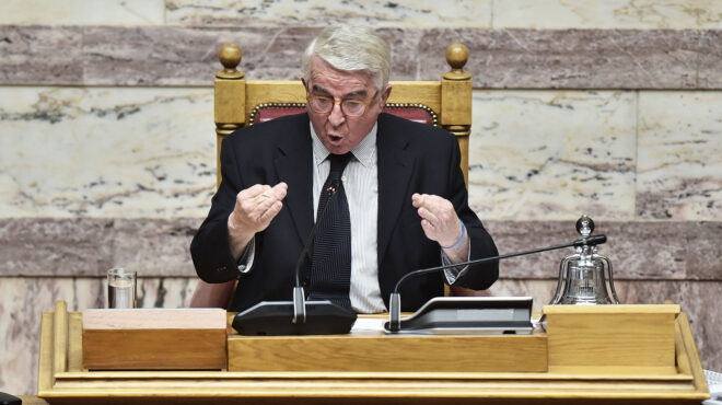 εντός-και-εκτός-εωλη-κριτική-προς-την-ε-563122690