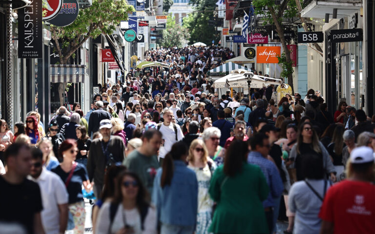 Δημοσκόπηση: Το 65% θεωρεί πως η Ελλάδα έχει «λάθος κατεύθυνση»