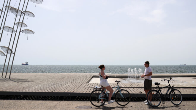 καιρός-καύσωνας-διαρκείας-με-θερμοκρ-563120857