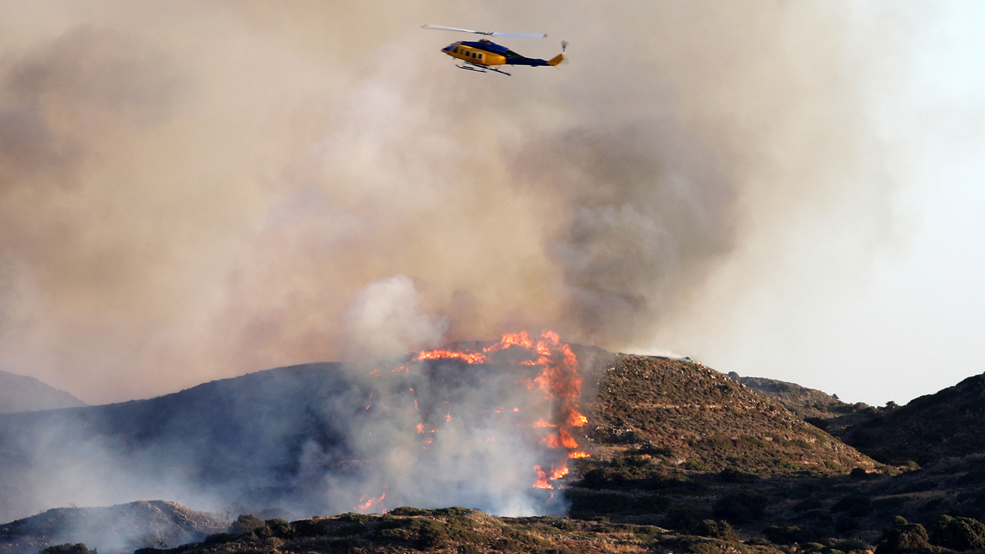 Οι πυρκαγιές πληγώνουν τα ανοχύρωτα νησιά-3