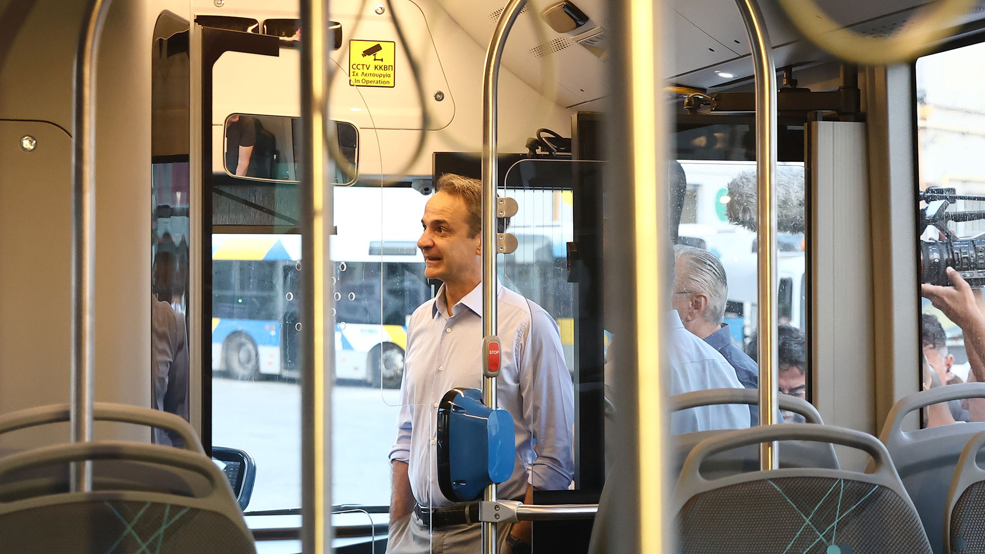 Eπίσκεψη Μητσοτάκη στο αμαξοστάσιο της ΟΣΥ: 900 τα νέα λεωφορεία μέχρι το τέλος του 2025-1