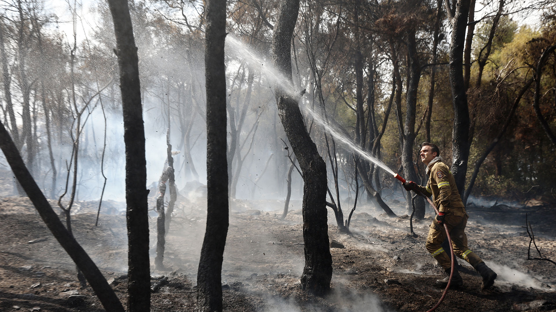Γλυκά Νερά: 4 προσαγωγές για τη φωτιά – Μαρτυρία για πτώση drone-2