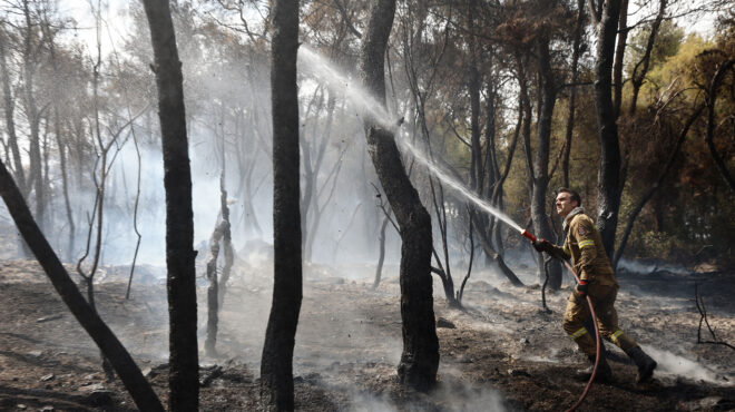 γλυκά-νερά-4-προσαγωγές-για-τη-φωτιά-μ-563108149