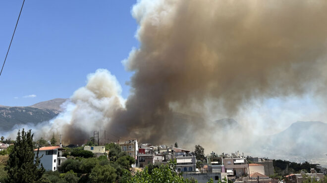 μεγάλη-φωτιά-στην-πάτρα-εκκενώθηκαν-563117254